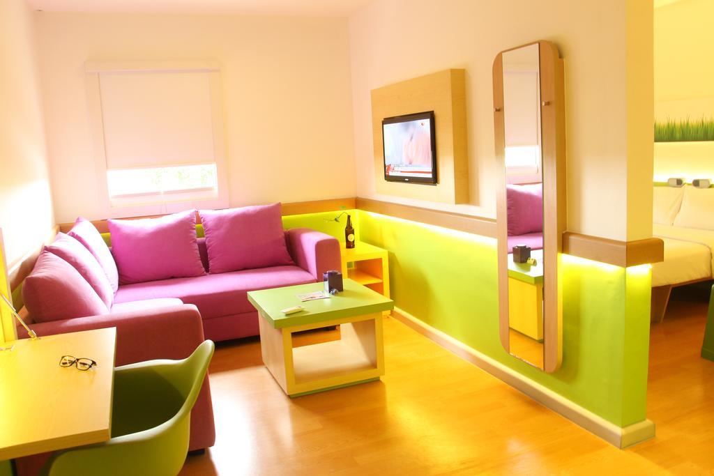 Cordia Hotel Surabaya Airport - Hotel Dalam Bandara - Formerly Ibis Budget Surabaya Airport Sidoarjo Extérieur photo