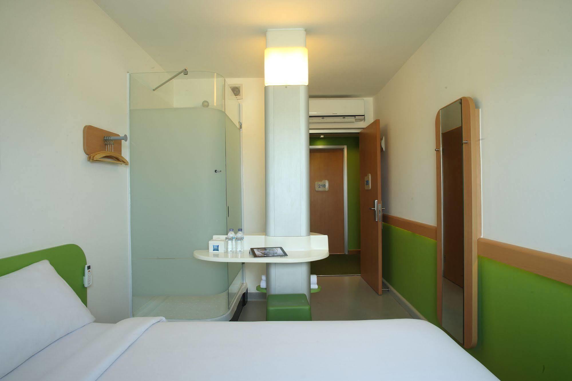 Cordia Hotel Surabaya Airport - Hotel Dalam Bandara - Formerly Ibis Budget Surabaya Airport Sidoarjo Extérieur photo