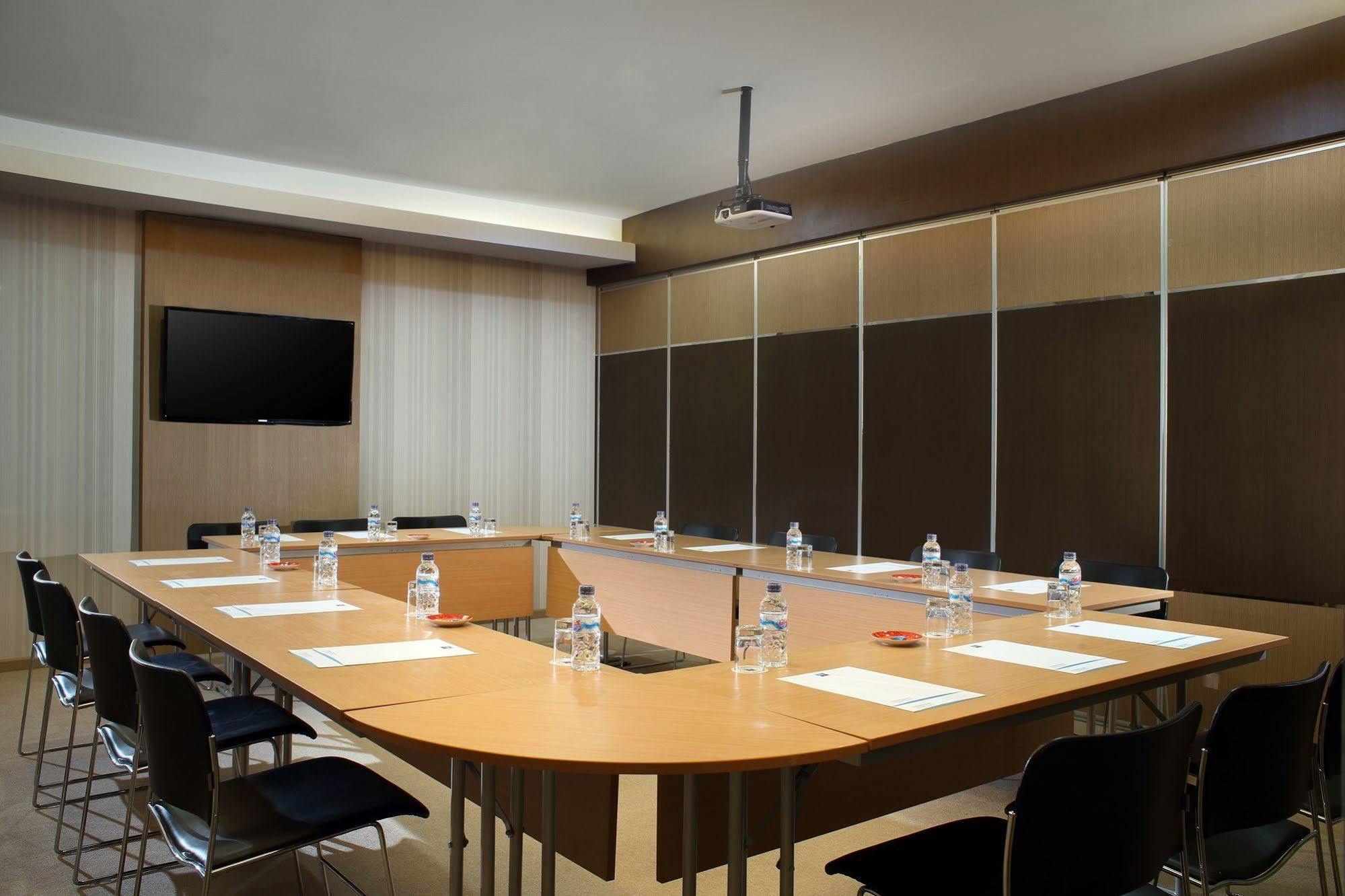 Cordia Hotel Surabaya Airport - Hotel Dalam Bandara - Formerly Ibis Budget Surabaya Airport Sidoarjo Extérieur photo